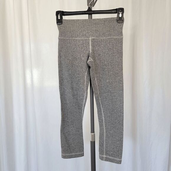 Lululemon heather gray crop leggings size 2 - Picture 2 of 7